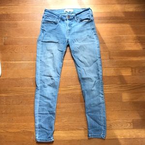 Light wash high waisted LEVI denim leggings!